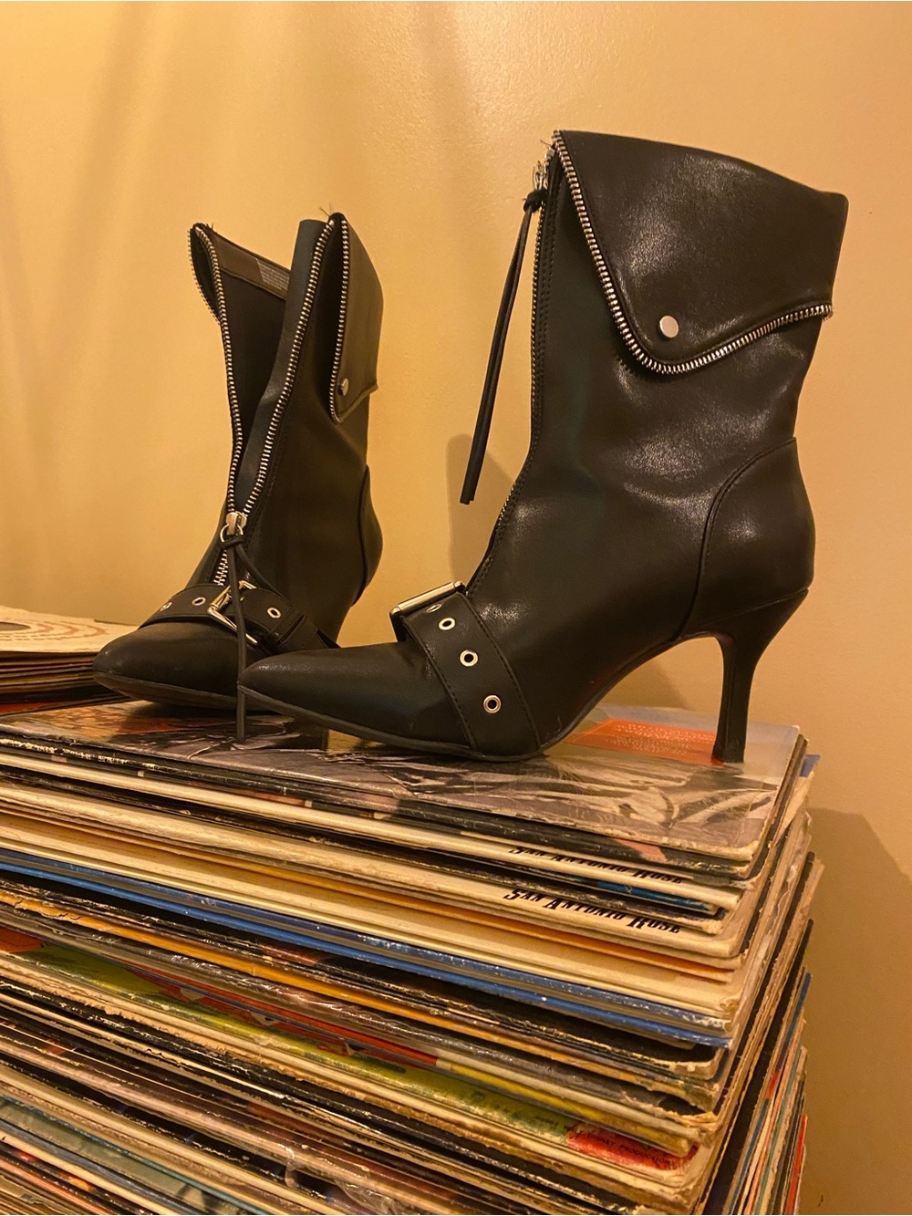 80s style rocker boots worn once !Target Black Pointed Zipper Ankle Heeled Boots